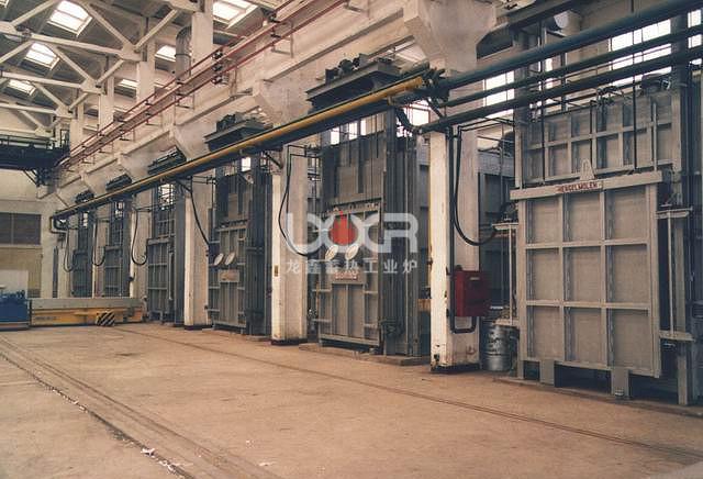 Regenerative  burner type heat treatment furnace